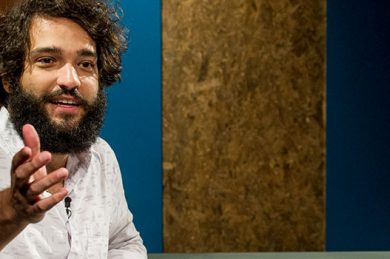 Humberto Carrão comanda a 3ª temporada de “Pausa pro Café” no Canal Brasil