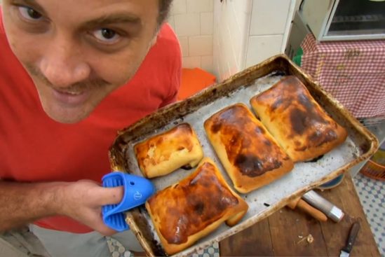 Larica Total – Sente Esse Joelho