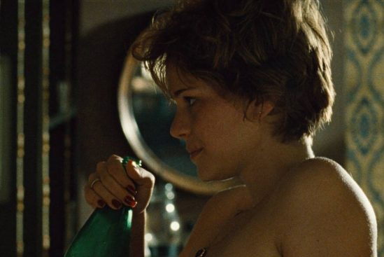 O Lobo Atrás da Porta