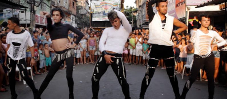 FAVELA GAY – Raffa e Isa