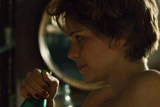 O Lobo Atrás da Porta