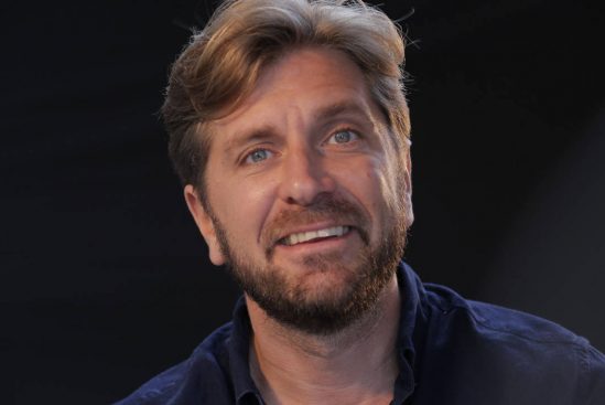 JANELAS ABERTAS – Ruben Östlund