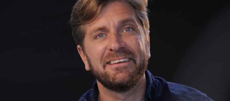 JANELAS ABERTAS – Ruben Östlund