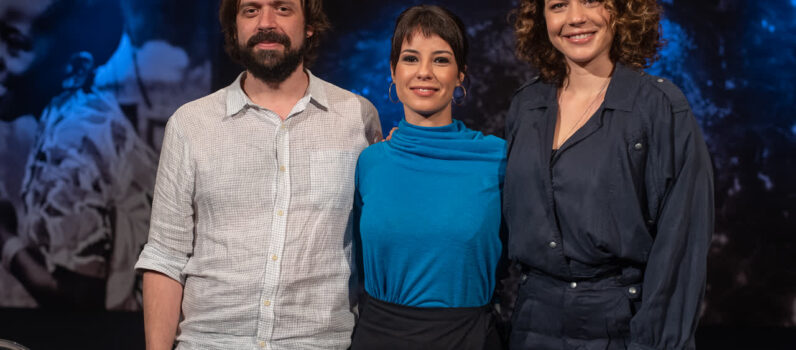 O Lobo Atrás da Porta