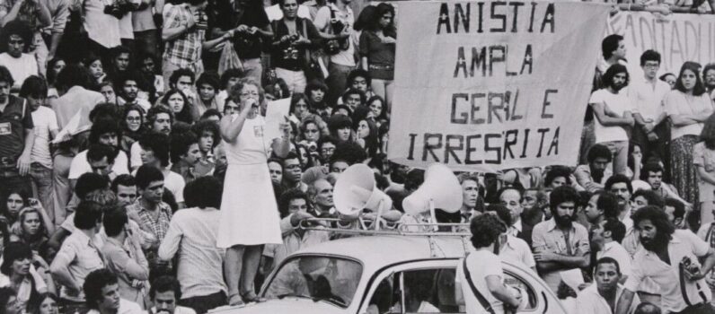 Fico Te Devendo Uma Carta Sobre O Brasil