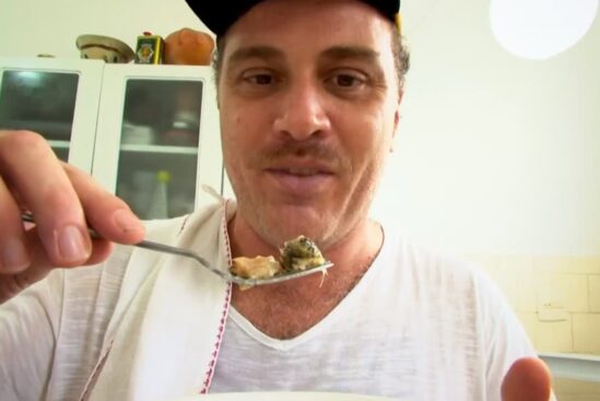 LARICA TOTAL – Quem Vai Pra Cama Cedo Acorda Cedo