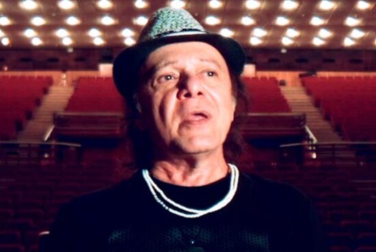 Armandinho, Muito Mais Que O Azul De Zanzibar