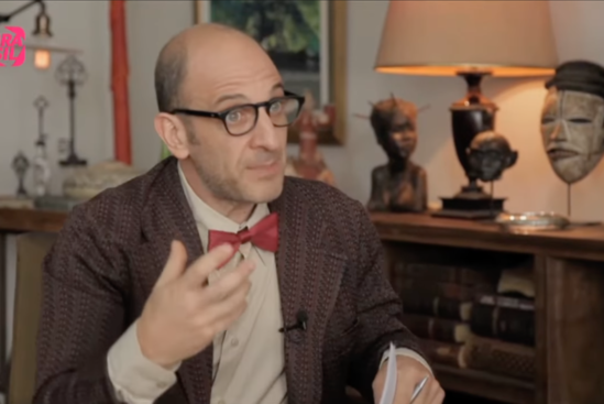 NO DIVÃ DO DR. KURTZMAN – Luciana Paes