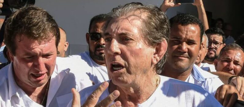 EM NOME DE DEUS – O Silêncio é A Lei