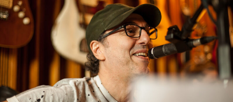 FAIXA MUSICAL – Zeca Baleiro – O Coração do Homem Bomba (Vol. 1)