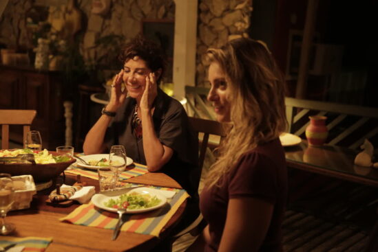 AMOR DE 4 + 1 – Amores Vêm E Vão