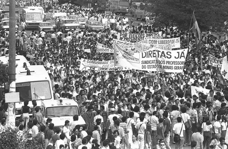 Os Herdeiros De Vargas – Episódio: Abertura Política – Temp.01 Ep12