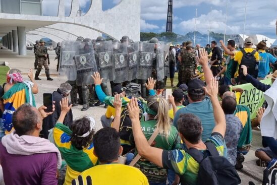 No Céu da Pátria Nesse Instante – Coprodução – Inédito