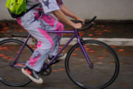 Atravessaria a Cidade Toda de Bicicleta Só pra te Ver Dançar – Inédito