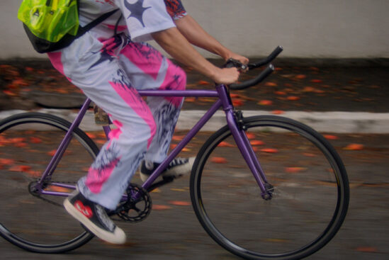 Atravessaria a Cidade Toda de Bicicleta Só pra te Ver Dançar – Inédito