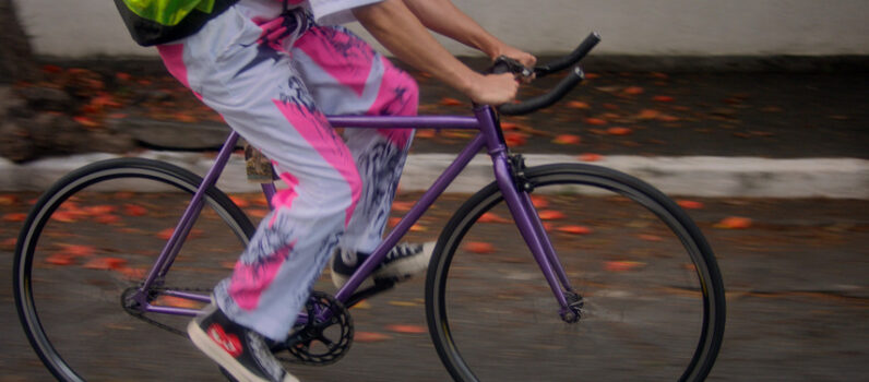 Atravessaria a Cidade Toda de Bicicleta Só pra te Ver Dançar – Inédito